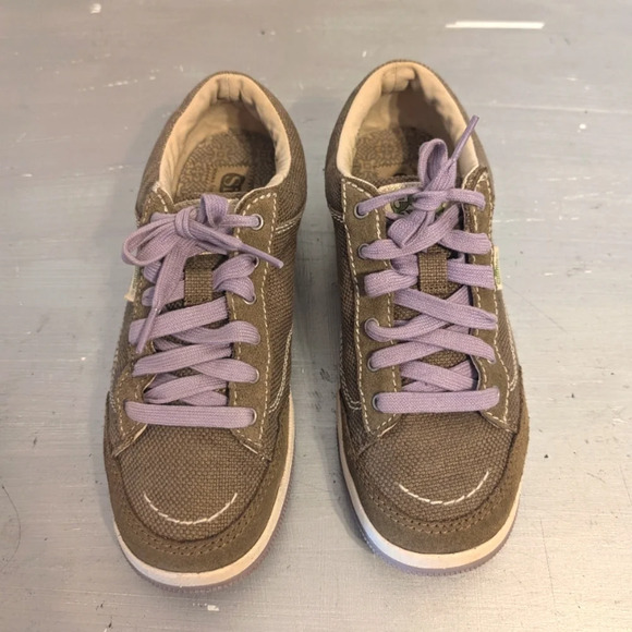 Simple Biodegradable Women’s Canvas  Olive Green eco Sneakers Size 7.5 - Picture 2 of 11